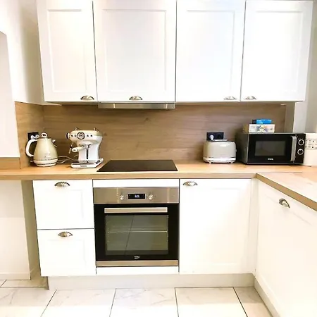 Marie Antoinette - 2 Chambres, Centre Ville, Terrasse, Moderne