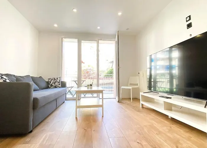 Apartment Marie Antoinette - 2 Chambres, Centre Ville, Terrasse, Moderne Antibes