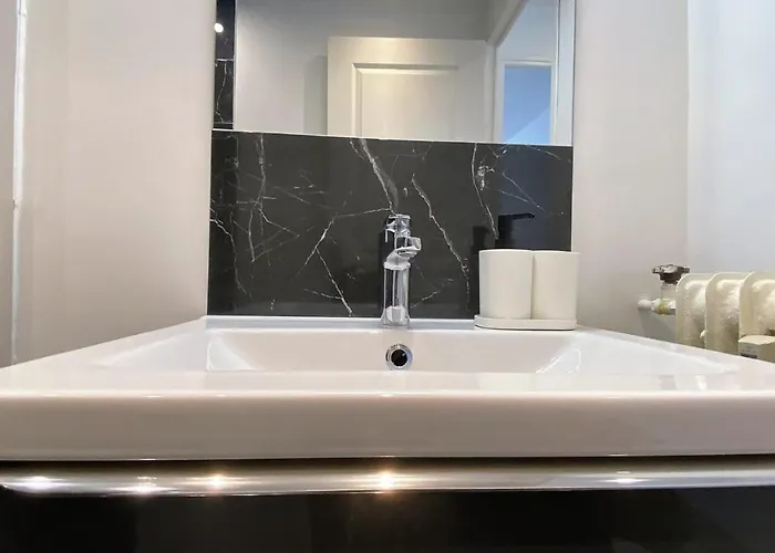 Marie Antoinette - 2 Chambres, Centre Ville, Terrasse, Moderne Lägenhet Antibes