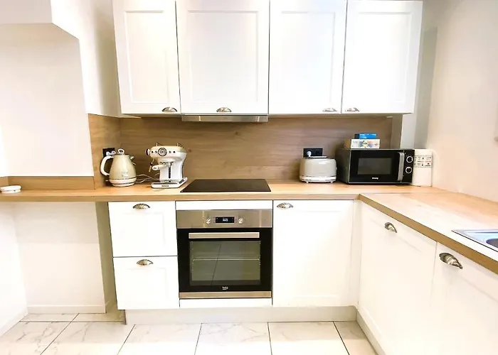 Marie Antoinette - 2 Chambres, Centre Ville, Terrasse, Moderne