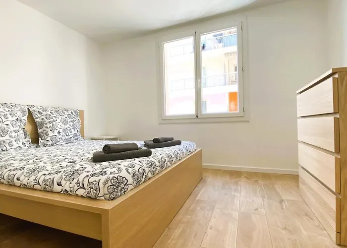 Marie Antoinette - 2 Chambres, Centre Ville, Terrasse, Moderne Apartment Antibes