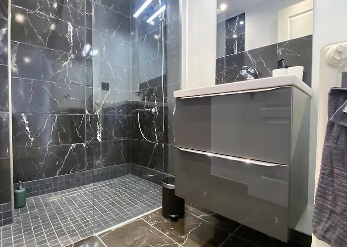 Marie Antoinette - 2 Chambres, Centre Ville, Terrasse, Moderne *