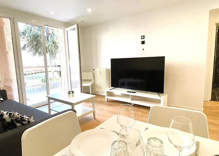 Marie Antoinette - 2 Chambres, Centre Ville, Terrasse, Moderne Apartment